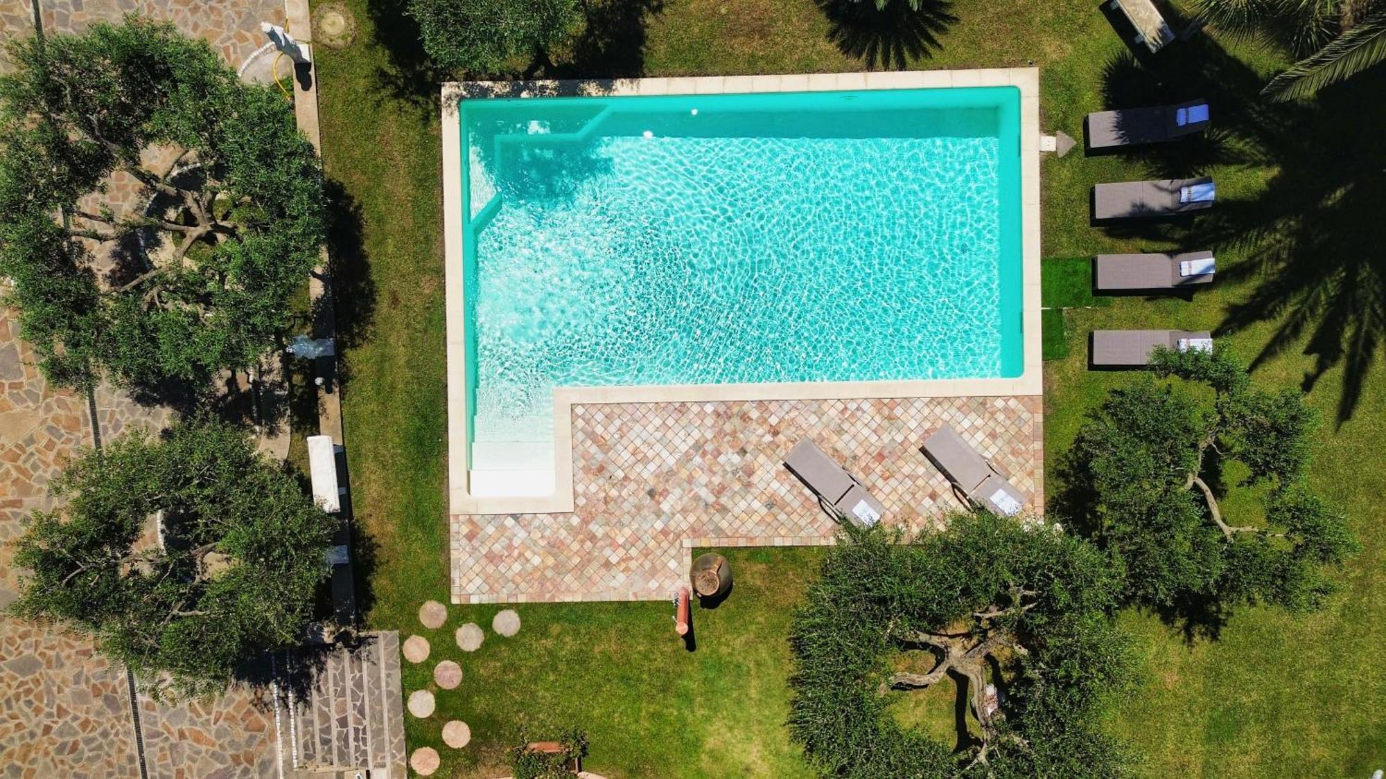 Con Piscina Pousada